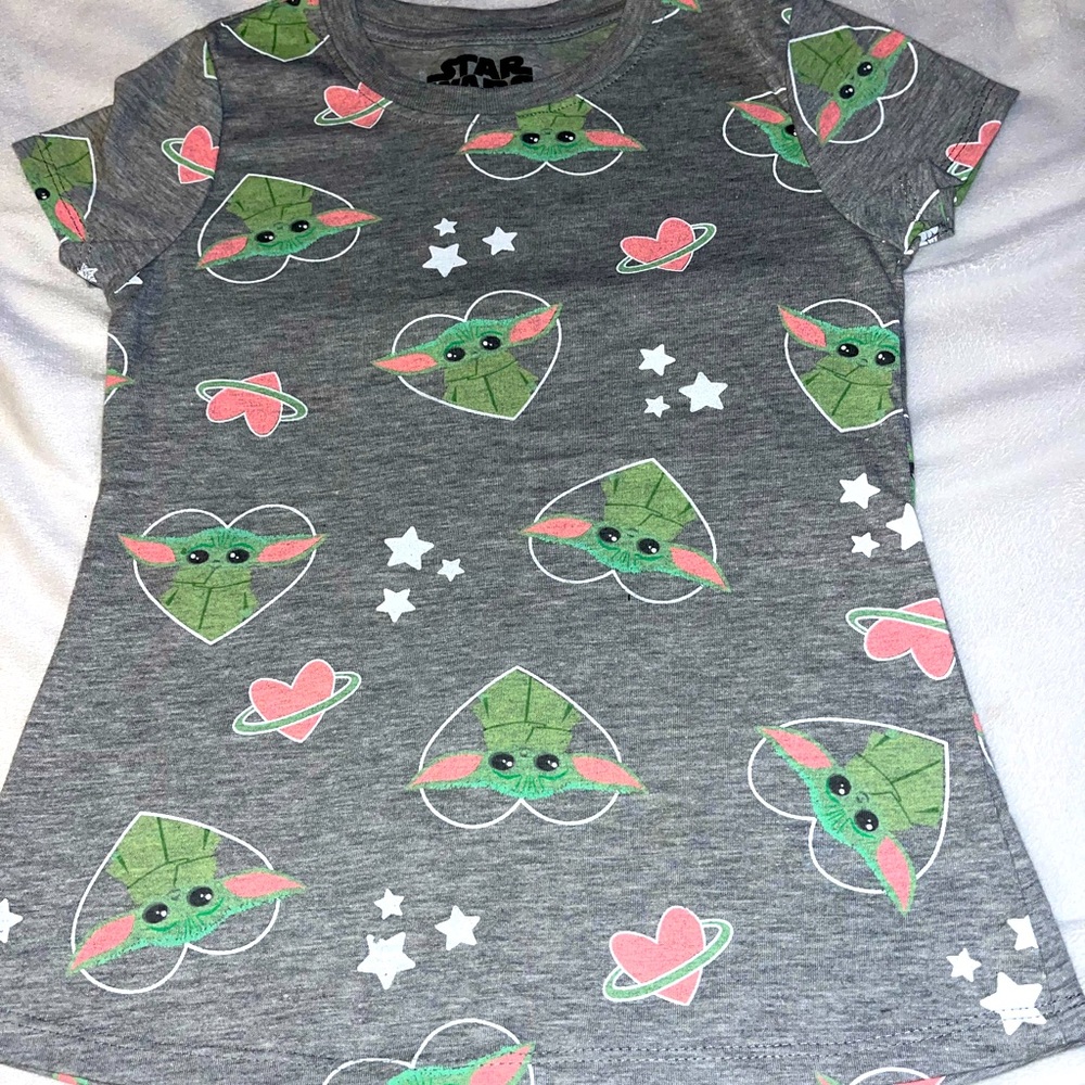 Star Wars Baby Yoda Tee .